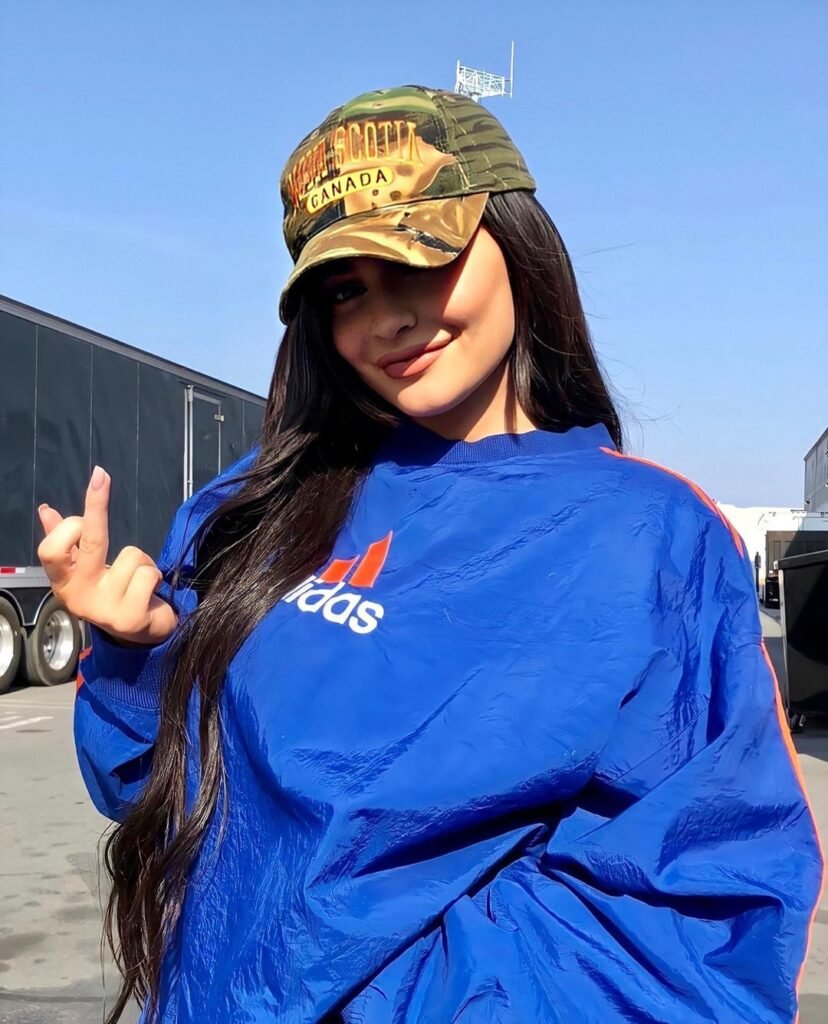 Kylie Jenner Pouts Her Big Lips InGorgeous New Selfie