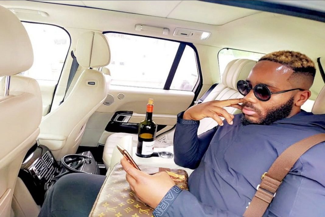 Erica Nlewedim’s Boyfriend, Kiddwaya, Allegedly Caught Kissing A White Lady Passionately In Front Of A Hotel In Dubai