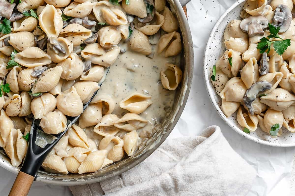 completed Creamy Vegan Mushroom Pasta in a pot